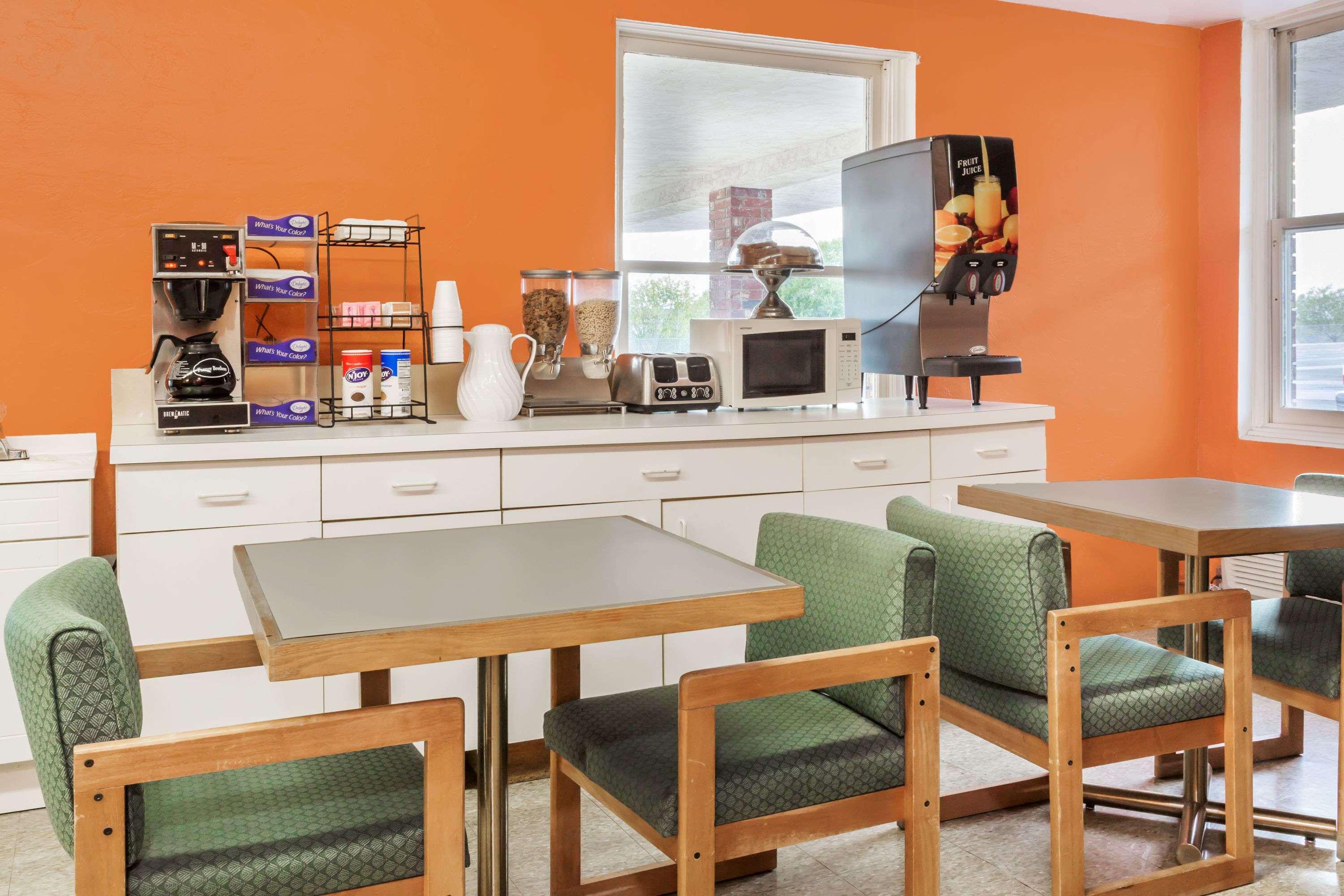 Americas Best Value Inn Wendover Eksteriør billede