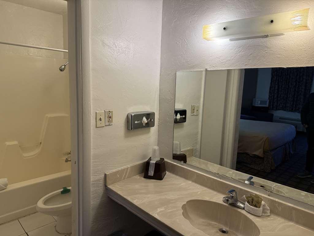 Americas Best Value Inn Wendover Værelse billede