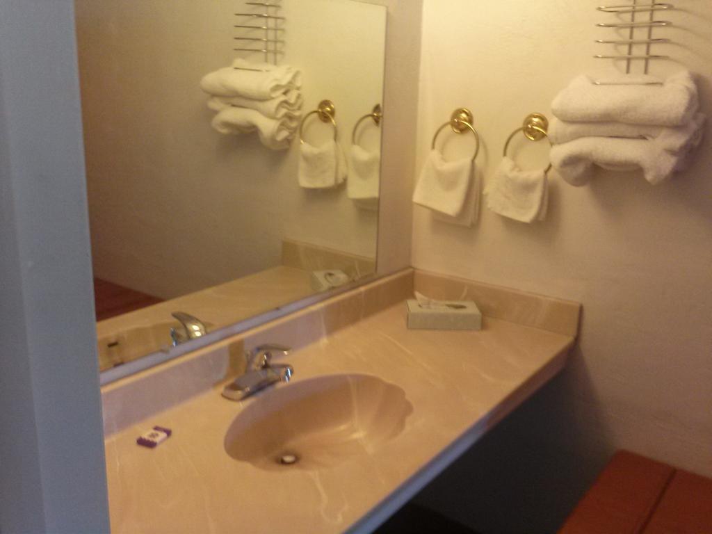Americas Best Value Inn Wendover Værelse billede
